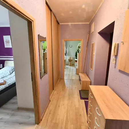 W Apartamencie Dwupokojowym Ze Wspoldzielona Kuchnia I Lazienka Homestay Gdynia