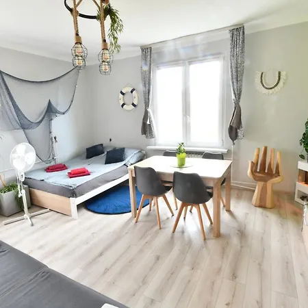 Homestay W Apartamencie Dwupokojowym Ze Wspoldzielona Kuchnia I Lazienka