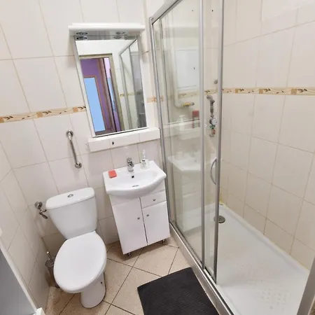 Homestay W Apartamencie Dwupokojowym Ze Wspoldzielona Kuchnia I Lazienka *